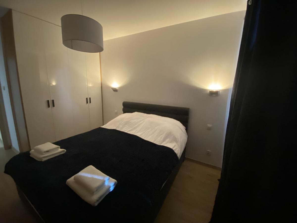 Modern Apartments & Free Parking ゴジュフ・ヴィエルコポルスキ エクステリア 写真