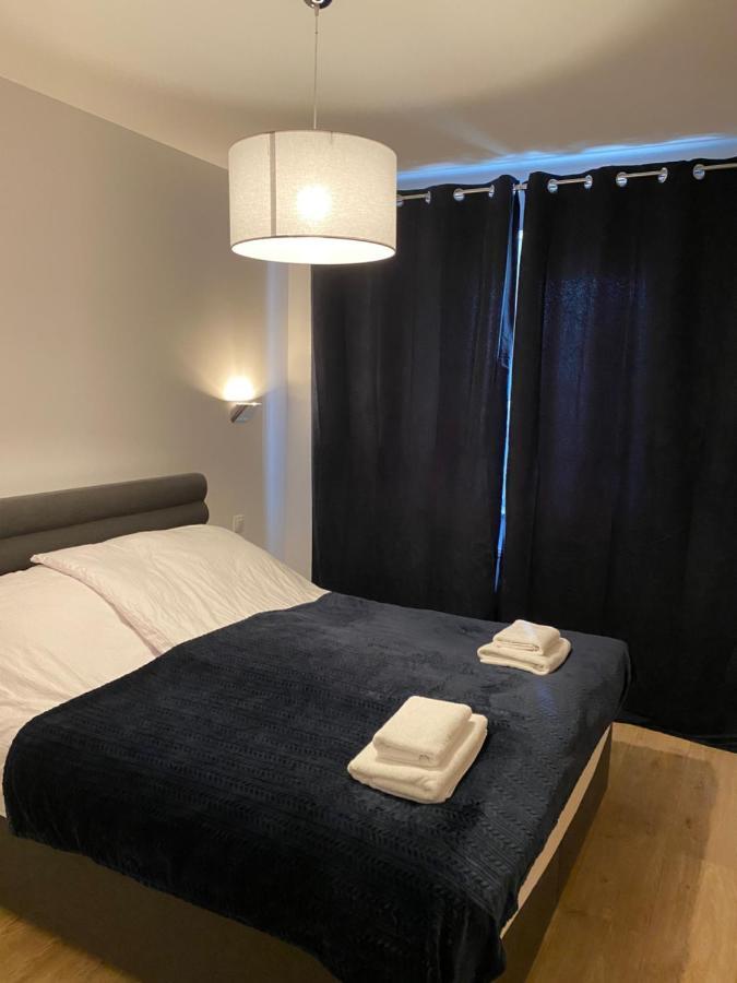 Modern Apartments & Free Parking ゴジュフ・ヴィエルコポルスキ エクステリア 写真