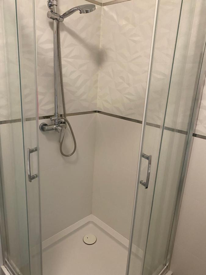 Modern Apartments & Free Parking ゴジュフ・ヴィエルコポルスキ エクステリア 写真